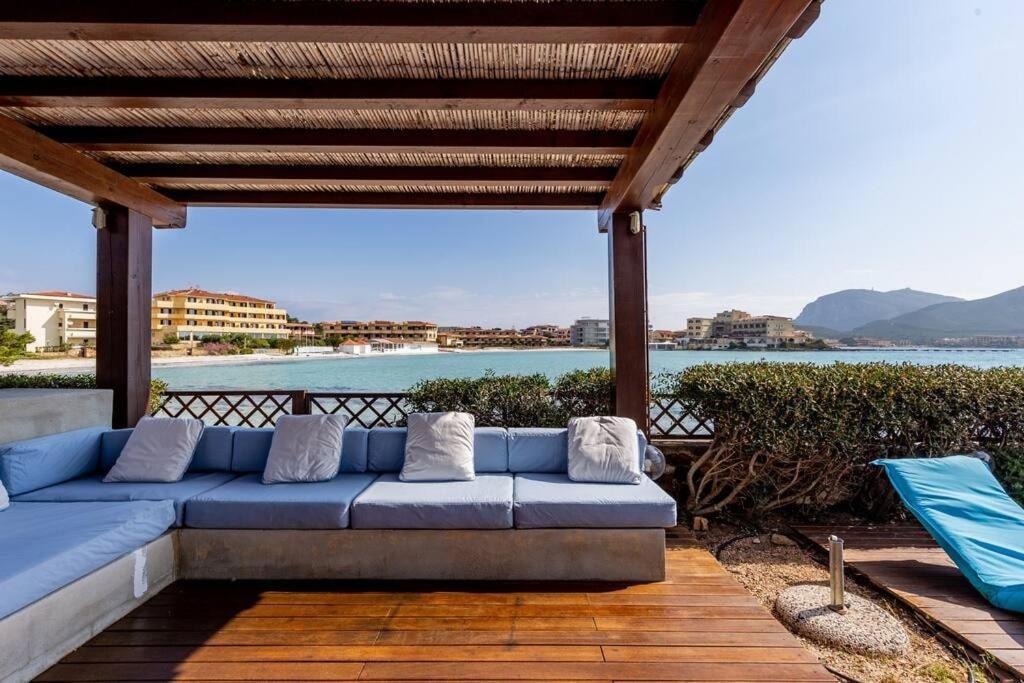 Apartment Pied Dans L'Eau Golfo Aranci Esterno foto