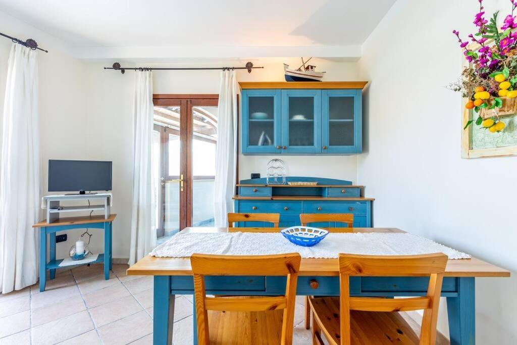 Apartment Pied Dans L'Eau Golfo Aranci Esterno foto