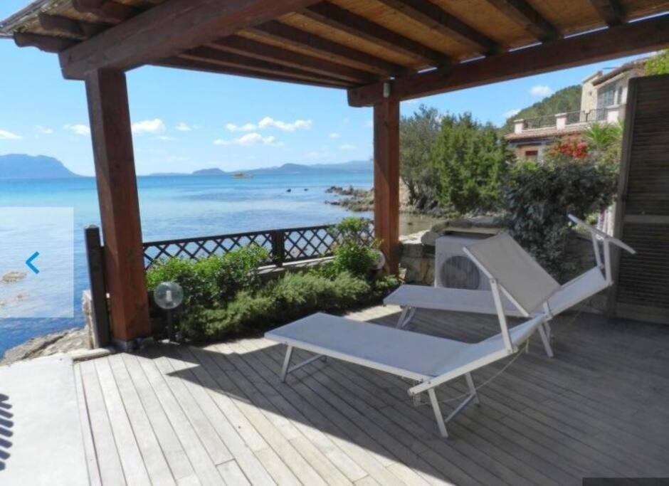 Apartment Pied Dans L'Eau Golfo Aranci Esterno foto