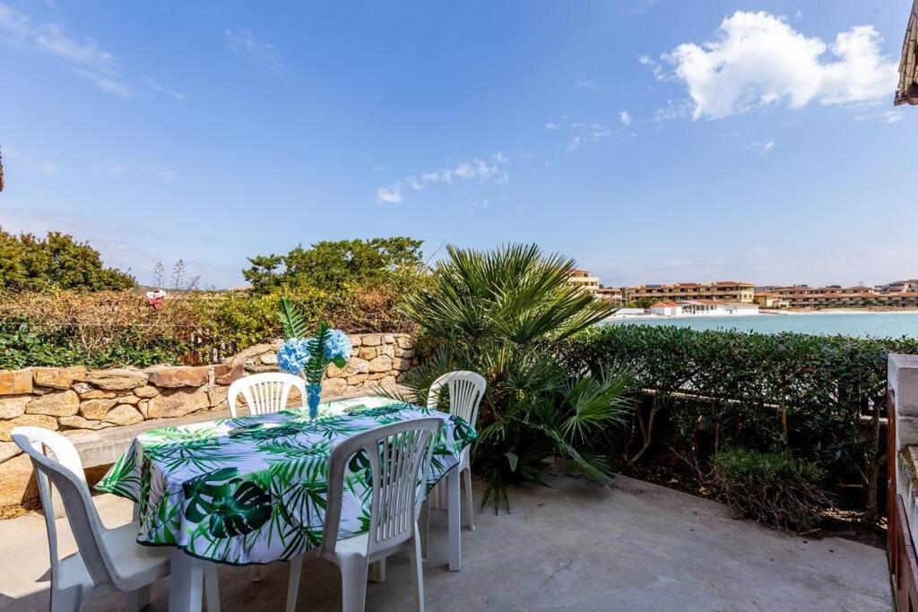 Apartment Pied Dans L'Eau Golfo Aranci Esterno foto